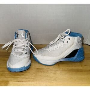 New Steph Curry Under Armor Curry 3 sneakers/ basketball shoes Kids.
